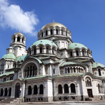 Alexander_Nevsky_Cathedral_Sofia Златното проклятие на София: Кръв, интриги и един светец, който не искаше да остане тук