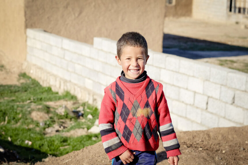 Kirkuk,,Iraq,-,February,21,,2017:,Orphan,Small,Boy,Left Сенчестите коридори на Европа: Една трагедията на малкия Мухамед от Сараево разголи цинизма на една изгубена система