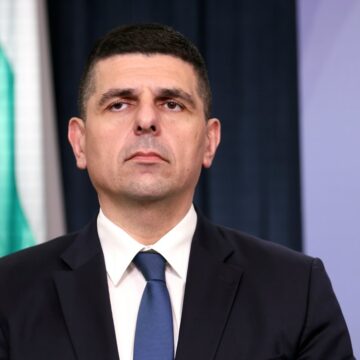 46c46f585ba8c3a5e92a3342941a144f The Leverage of the Few: How an 83,000-Vote Core Dictates the Agenda of Bulgarian Politics