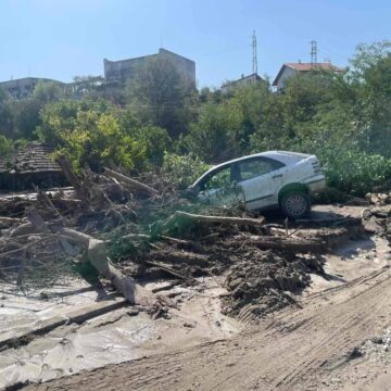 ПОТЪНАХА ЛИ 600 000 ЕВРО В МЪТНИТЕ ВОДИ: КАК БЕДСТВИЕТО В СТРУМЯНИ ОТМИ ПРИКАЗКИТЕ ЗА „УСПЕШНИТЕ ЕВРОПРОЕКТИ“