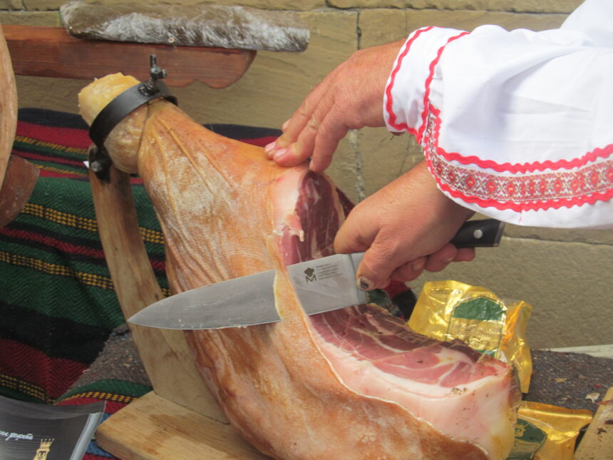 IMG_3788 СВИНСКИЯТ КОД: Знаете ли как, балканският балсам и испанският хамон се срещнаха в битката за хилядолетната памет