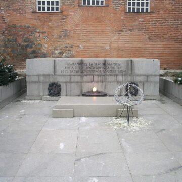 Unknown-soldier-monument За първи път! Само в SIK.BG! Подземната анатомия на паметта: Инженерната история зад Вечния огън в София