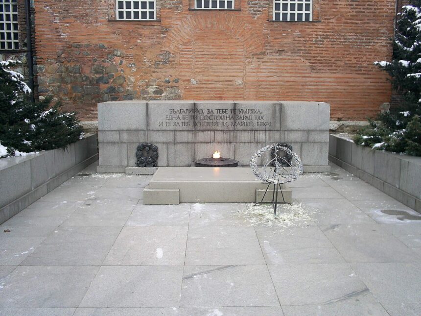 Unknown-soldier-monument За първи път! Само в SIK.BG! Подземната анатомия на паметта: Инженерната история зад Вечния огън в София