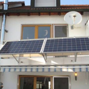 fotovoltaichna-sistema-balkon САМО В SIK.BG! Ето защо енергийната мафия никога няма да допусне да си имате безплатен ток от солар на балкона!