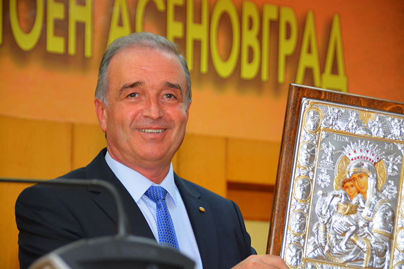 mayor-photo Анатомия на корупционния кастинг: Как кметът на Асеновград д-р Христо Грудев и неговата администрация превърнаха евросредствата в затворена барикада за “наши” фирми