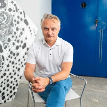 захари_карабашлиев САМО В SIK.BG! ПАРИ, ВЛАСТ И КНИГИ: Скритата схема зад „шедьоврите“ – сам си поръчва, сам си издава, сам се награждава!