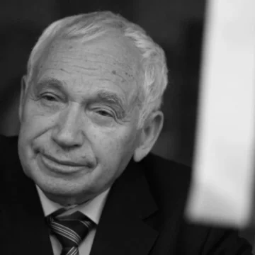 МЕЖДУ ЖЪЛТИТЕ ПАВЕТА И СМРАДТА НА ЗАДКУЛИСИЕТО: ЕТО ВИ НЕЩАСТНИЦИ КОИТО УБИХТЕ ДЕМОКРАЦИЯТА НА ЖЕЛЮ