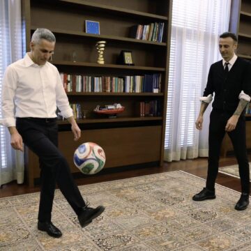 641432773_1534388878689221_4074702384707934323_n САМО В SIK.BG! ЗДРАВ ШАМАР ЗА ГЮРОВ: БЕРБАТОВ МУ БИ ДУЗПАТА И ГО ОСТАВИ ДА ПОТЪВА САМ! ЗВЕЗДАТА ГО НАТРИ ПО НОСА И ИЗБЯГА ОТ КАНДИДАТ ПРЕЗИДЕНТСКИЯ МУ ЦИРК