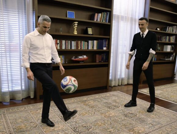 641432773_1534388878689221_4074702384707934323_n САМО В SIK.BG! ЗДРАВ ШАМАР ЗА ГЮРОВ: БЕРБАТОВ МУ БИ ДУЗПАТА И ГО ОСТАВИ ДА ПОТЪВА САМ! ЗВЕЗДАТА ГО НАТРИ ПО НОСА И ИЗБЯГА ОТ КАНДИДАТ ПРЕЗИДЕНТСКИЯ МУ ЦИРК