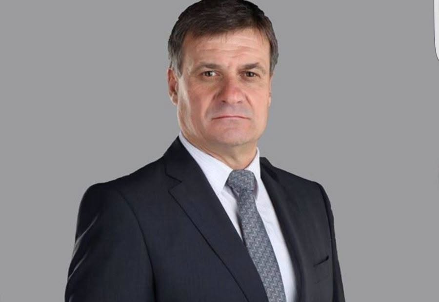 Господи кмете, господин Коев,когато евромилионите по Плана за възстановяване се раздават с предварително скроени правила и удушена конкуренция, отговорът никога не е „сложни проекти“, а добре познатата местна схема за усвояване. Докато АДФИ пише актове, а Община Велинград потъва в обяснения, сметката от този административен произвол отново остава за гражданите.