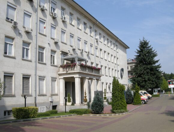 Alexandrovska_Hospital КРЪВ И ИЛЮЗИИ НА БАЛКАНИТЕ: Смъртоносният „детокс“ на гръцката звезда Мазонакис разкрива мрежа от фалшиви лекари и смърт в кабинетите! Има ли българска следа в зловещата схема?