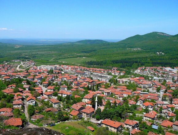 Когато общината уплашено отстрани конкуренцията: Свободният канал разкрива – община Белоградчик подари милионен европроект на „правилните“ фирми по крайно абсурдно правило