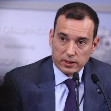 Хиляди тона стомана и милиони евро: Терзиев пуска столитаца във финансовлабиринт, в който градът залага собственото си бъдеще
