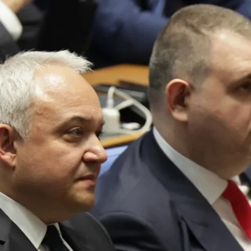 demerdjiev-dade-peevski-na-smetnata-palata-20260731104550-c6ba8170 От мантинелите до космоса: Космически прах очите на хората и приказки за лека нощ…