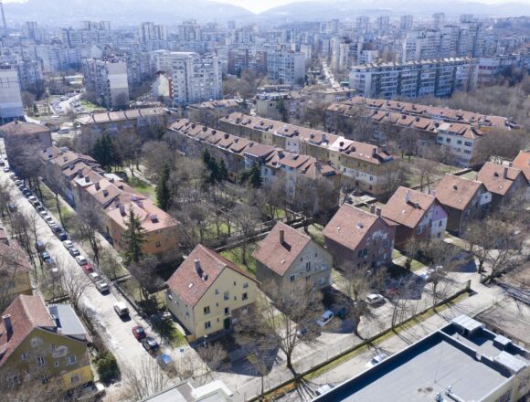 Сметката пак е за софиянци: как погазването на ЗОП в район „Илинден“ отваря пътя за тежки евросанкции
