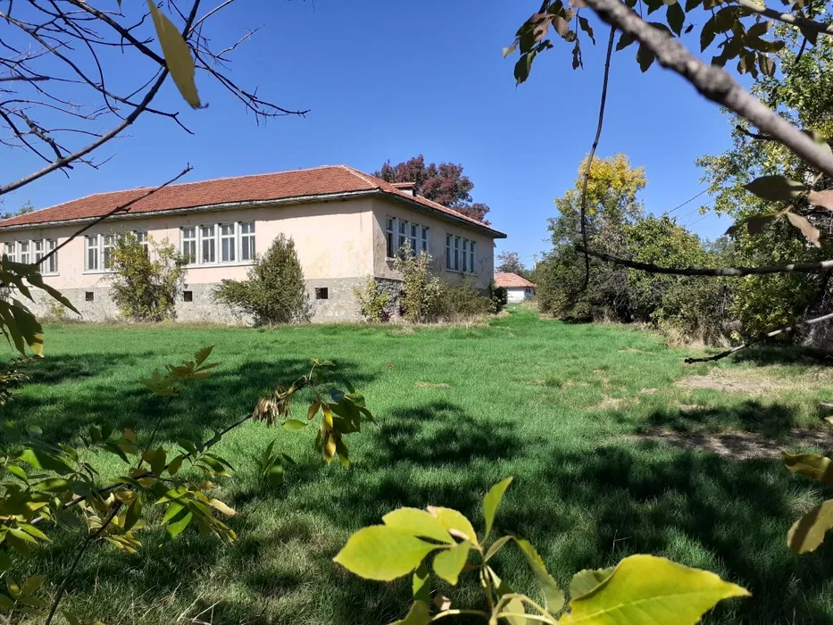 image СЕЛО НА ИМЕТО НА АПОСТОЛА БЕЗ ЕДНО ДЕТЕ: В ЛЕВСКИ, ПАНАГЮРИЩКО, КЪЩИТЕ СЕ ЗАТВАРЯТ, А ПРОКЛЕТИЯТ ПЪТ ПРОДЪЛЖАВА ДА ВЗИМА ЖЕРТВИ