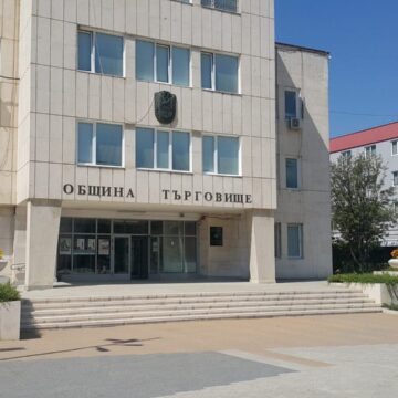 obschina-trgovische_radio-trgovische-1920x1080 Анатомия на удобния одит: Как Община Търговище превърна договарянето на четири очи в законен стандарт