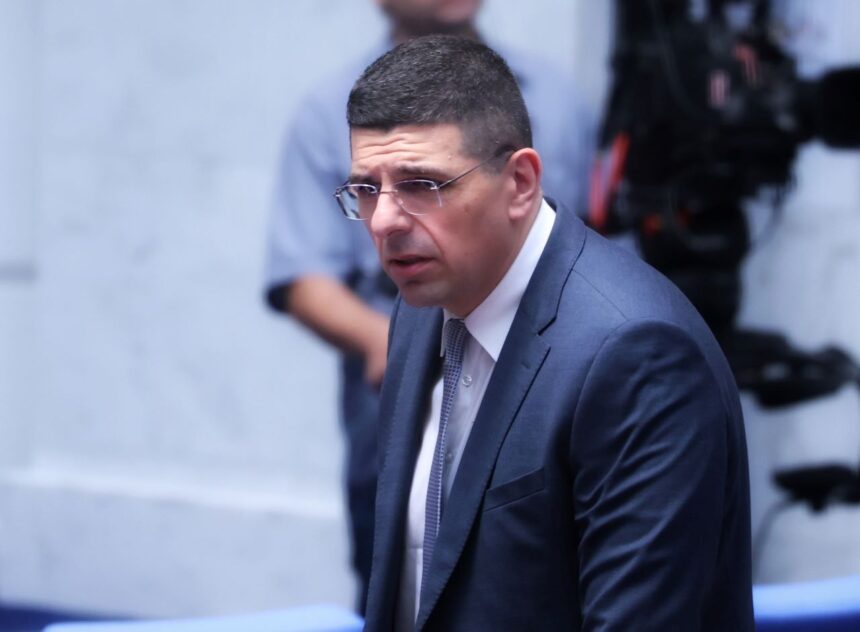 Undercover Trolls! The Web of Power: Revelations on the Secret Links Between the „Bulgarian Elves,“ Lucrative Investments, and Party Headquarters