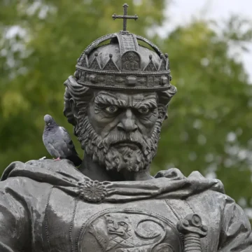За първи път! Само в SIK.BG! Лъсва тайната на Преспанските гробници: Защо съвременната наука мълчи за костите, които България посреща с държавни почести